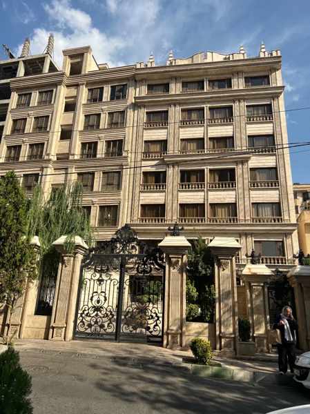 فرمانیه شرقی ۱۷۵ متر __ استخر فعال __ لابی من