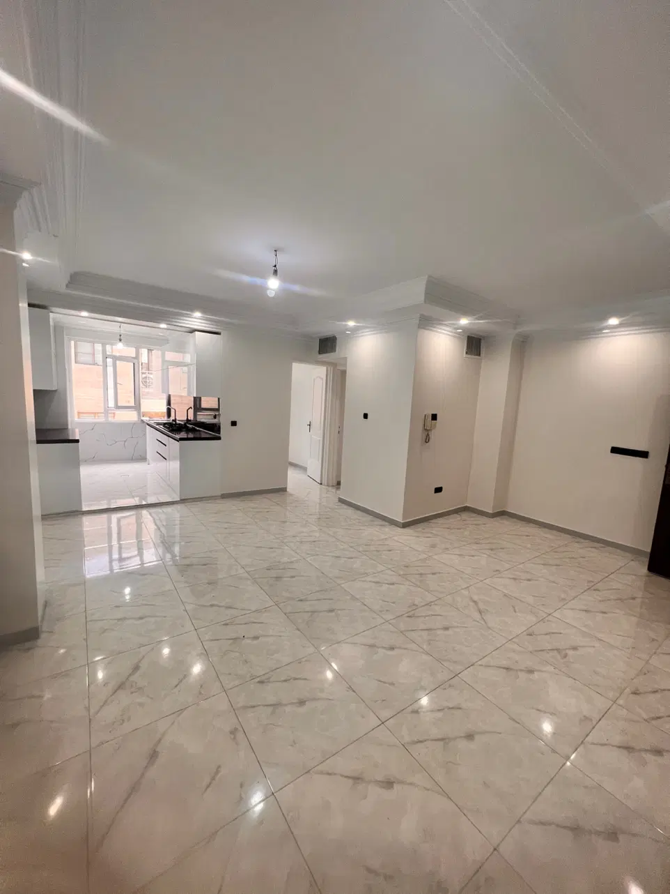 ۶۵متر _ فول امکانات  _ رو به آفتاب _ بلوار تعاون