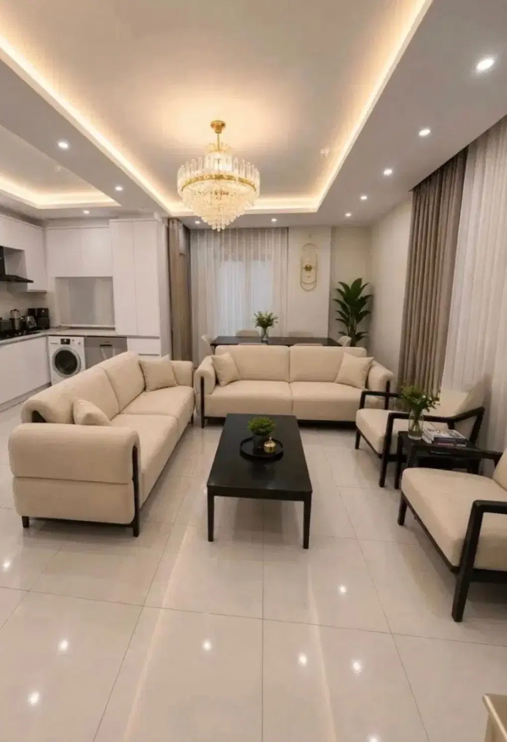۸۳ متر _روبه آفتاب _فول امکانات_تاپ لوکیشن