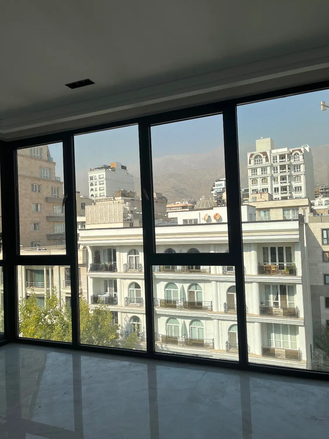 ۲۸۵ متر تک واحدی فرمانیه شرقی فول مشاعات۳پارکینگ