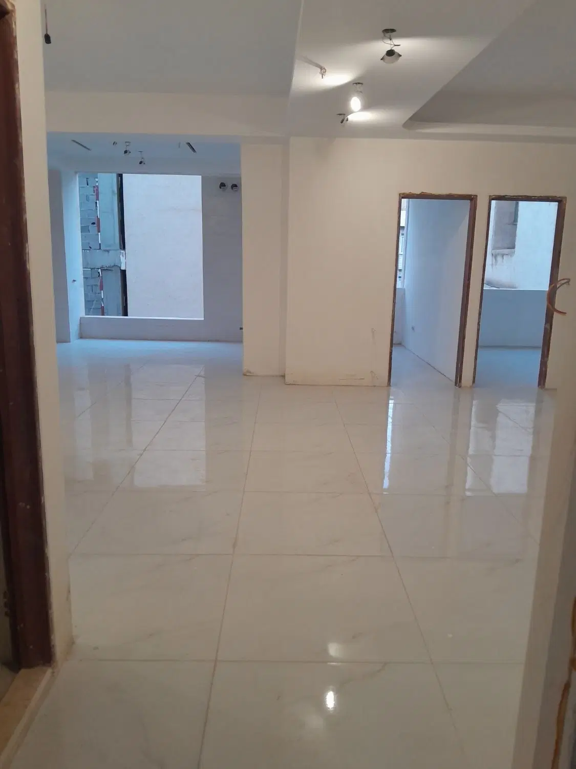 آپارتمان نوساز کریمشاهیان