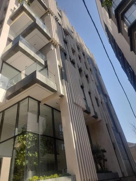 ۱۱۰متر بدون دیوار مشترک نورگیر مستقیم