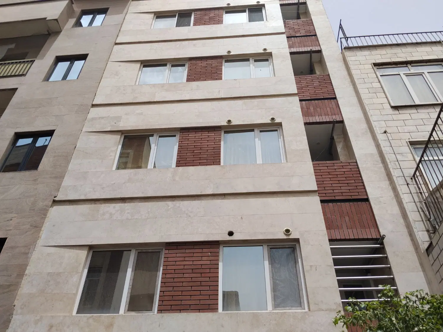 ۱۱۰ متر ۳ خوابه فول امکانات