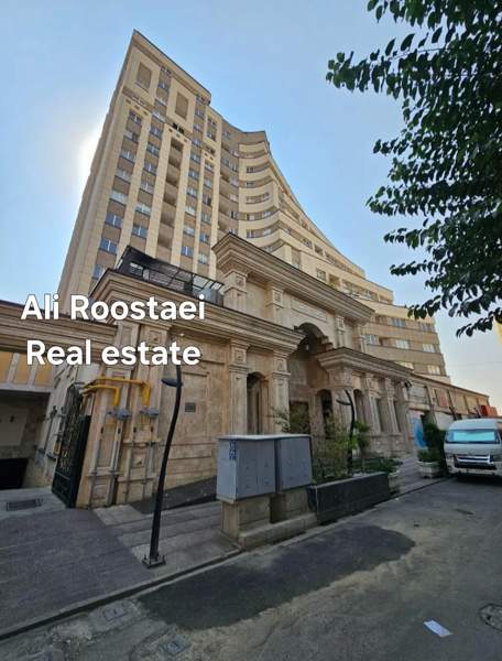 برج مجلل ساحل دریاچه چیتگر