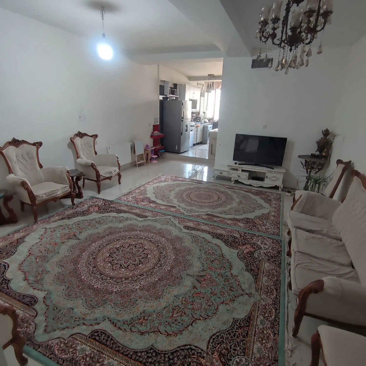 اجاره آپارتمان ۱۱۰ متری فول رو به نما اخترغربی