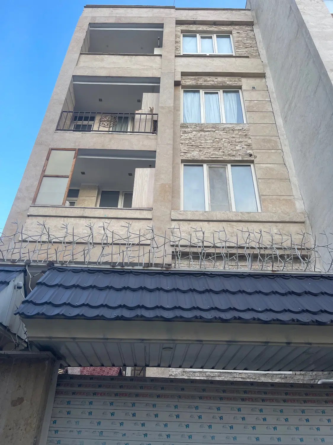 ۷۸ متر پارکینگ انتظار انباری  ط۴ تک واحدی