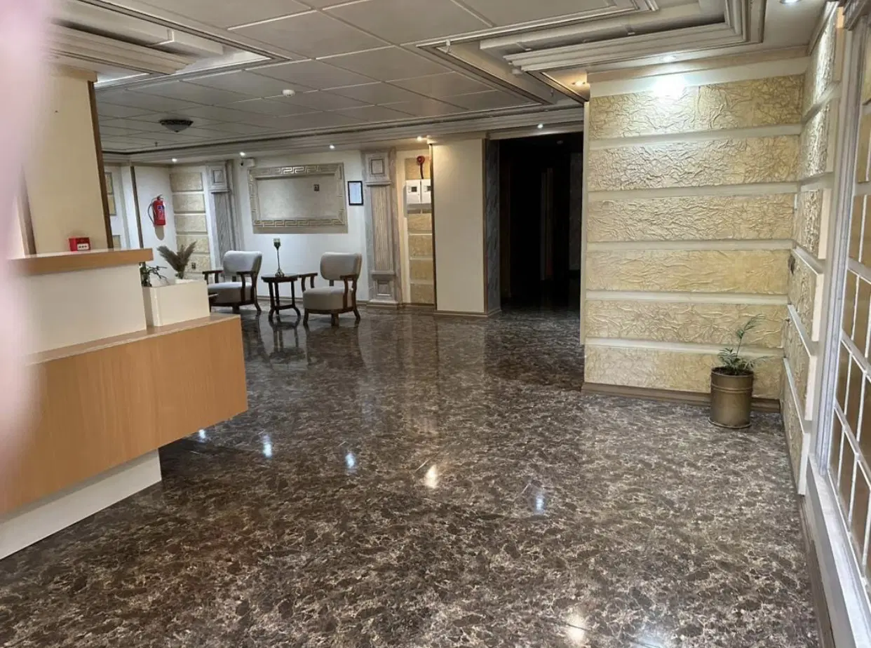 ۶۱متر ۲خواب روبه افتاب فول امکانات ۸ساله