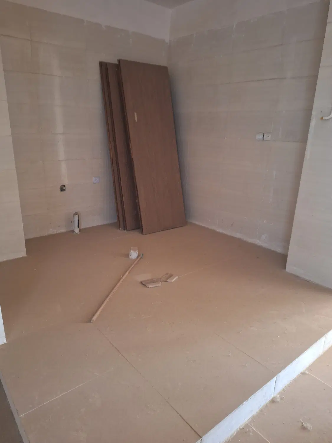 ۷۵متری تکمیل به صورت خام ۳۰۰دستگاه فولاد