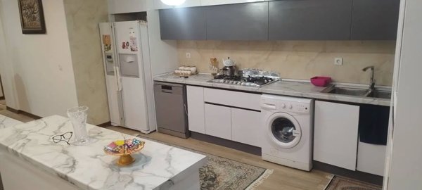 شهرک خرازی واحد۱۲۷متری دوخوابه طبقه ۱از۲۹ ویو بکوه