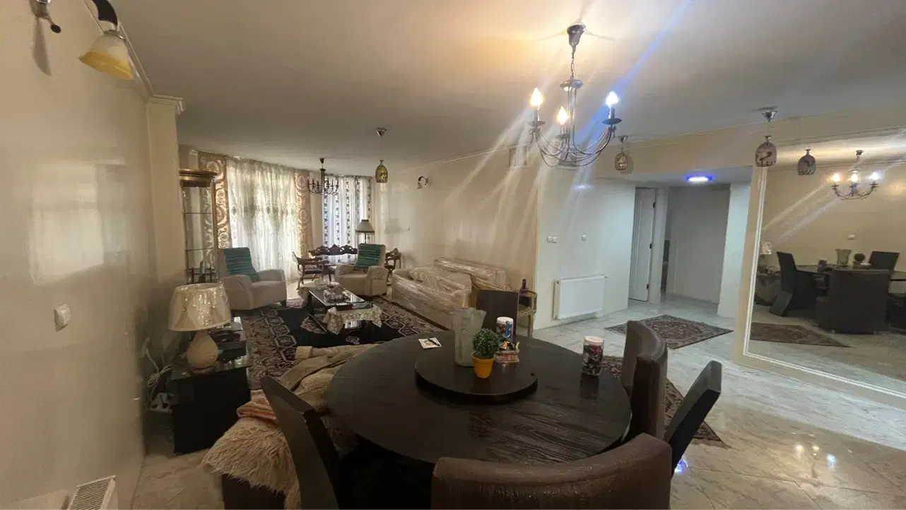 ۱۴۰ متر  بخارست سه خوابه _۱۴۰متر حیاط در اختیار