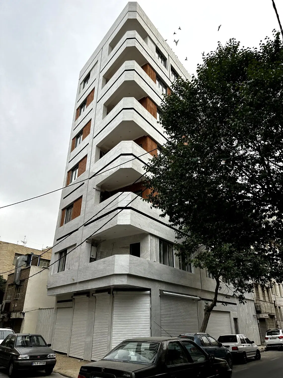 ۱۲۸ متر _ ۳ خواب _ لوکشین مرغوب _ نورگیر دو طرف