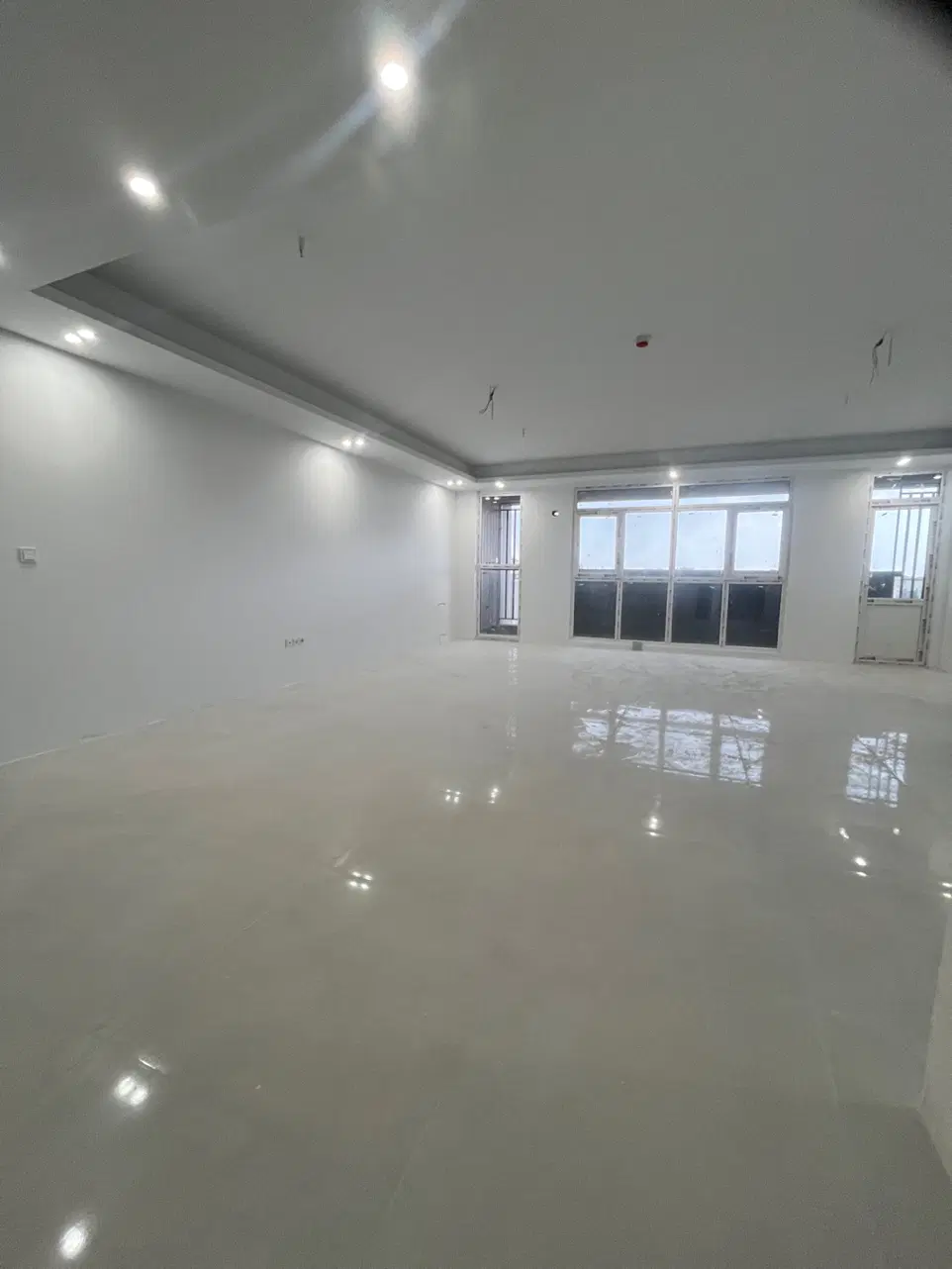 یه واحد نوساز کلید نخورده 120M بهارغربی