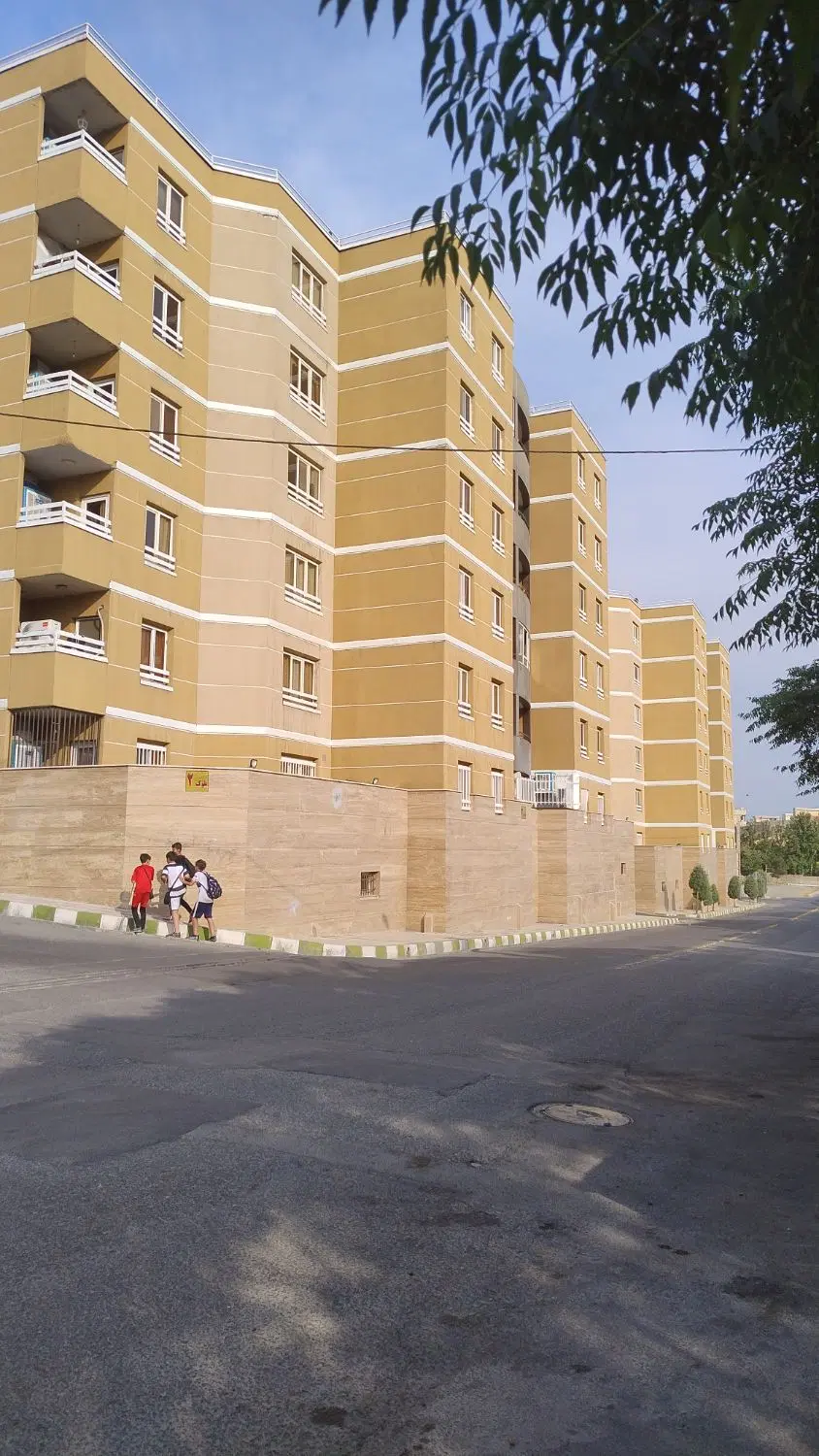 ۱۱۸ متر ۳ خواب رو به آفتاب(شرقی)شهرک سپهر