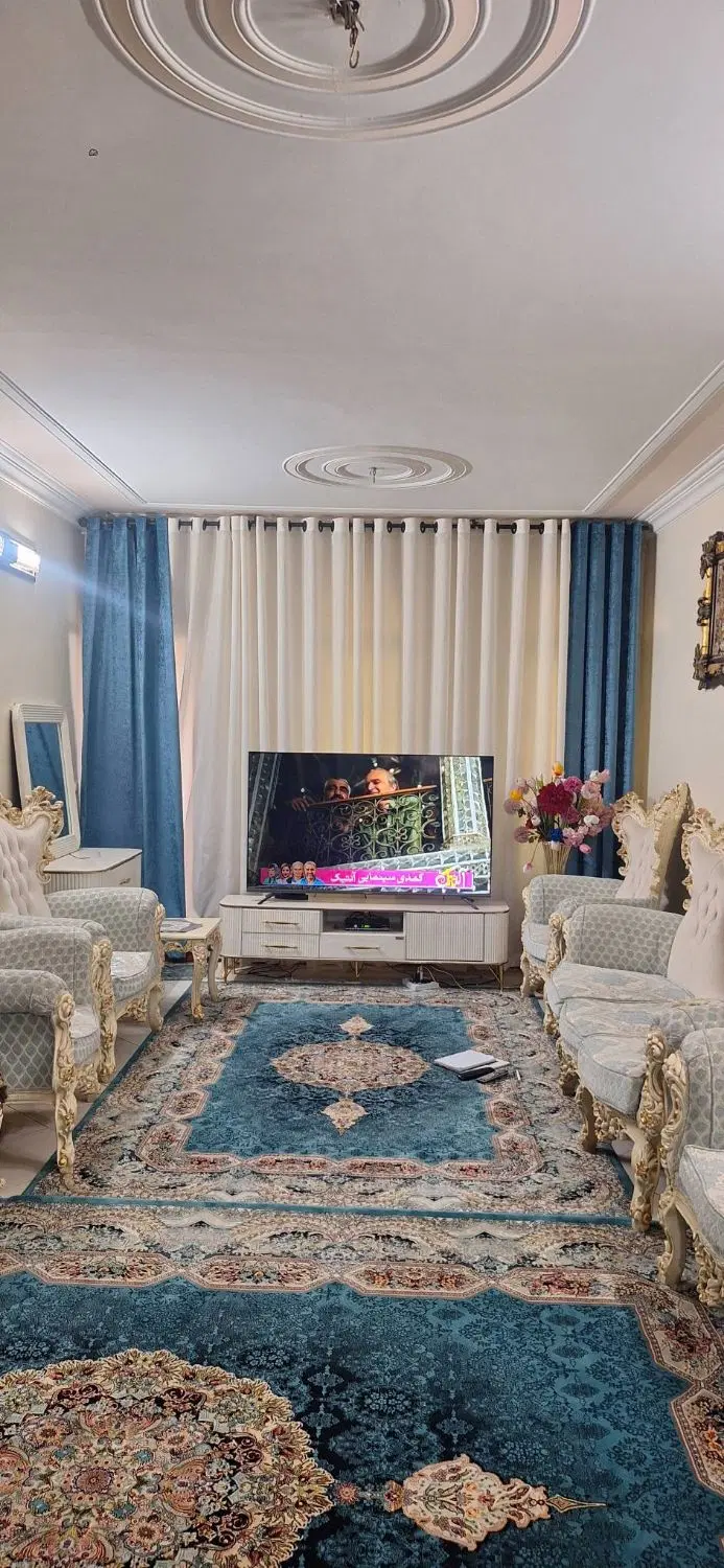 ۷۰متری با پارکینگ طبقه دوم
