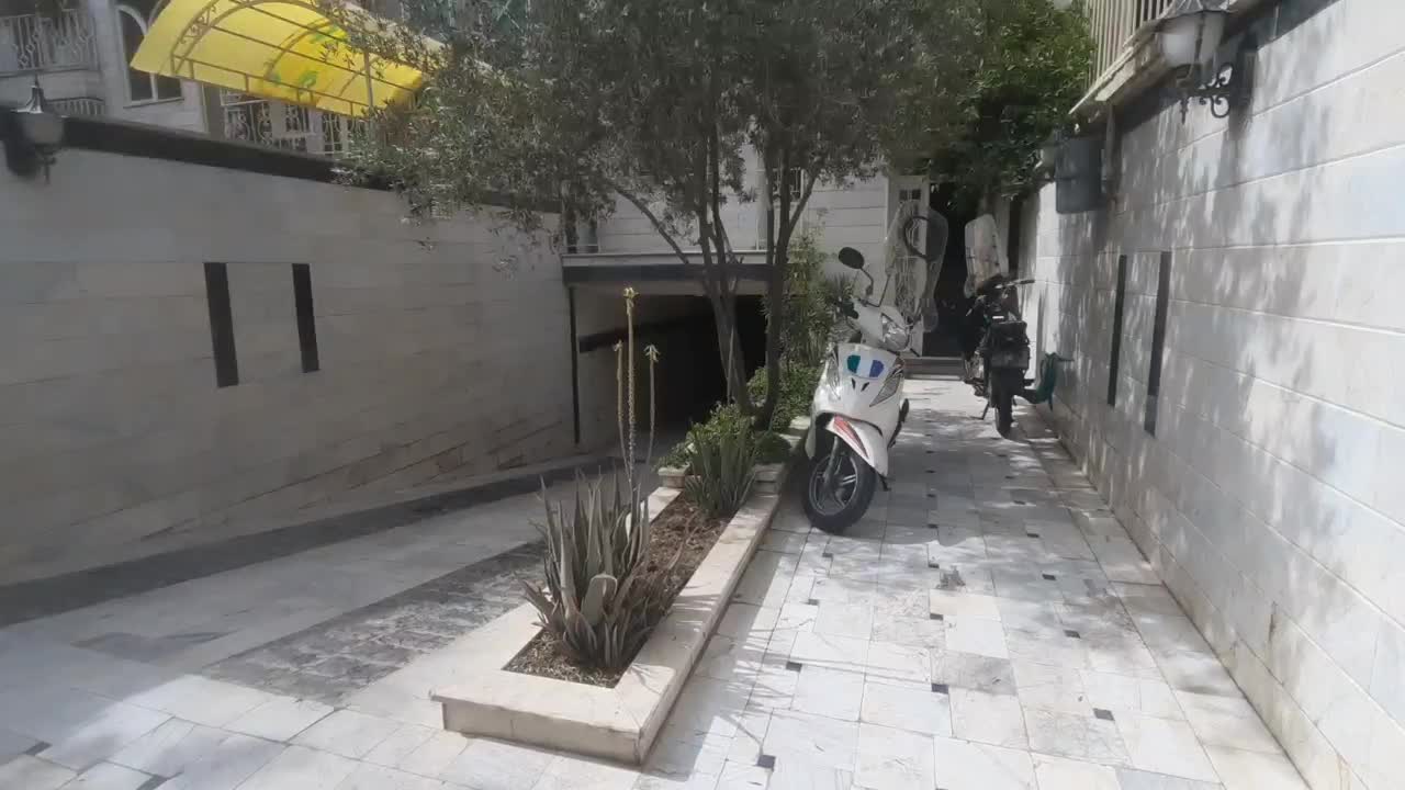 ۸۶متر لوکس با نورگیر بزرگ و پارکینگ