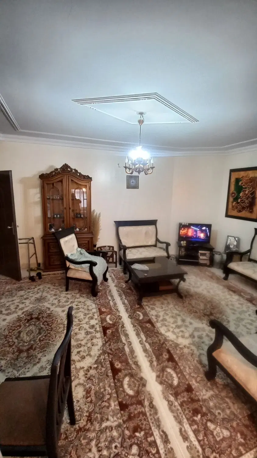 ۷۰ متر پارکینگ اسانسور  ۳ خواب خ زینتی افخم