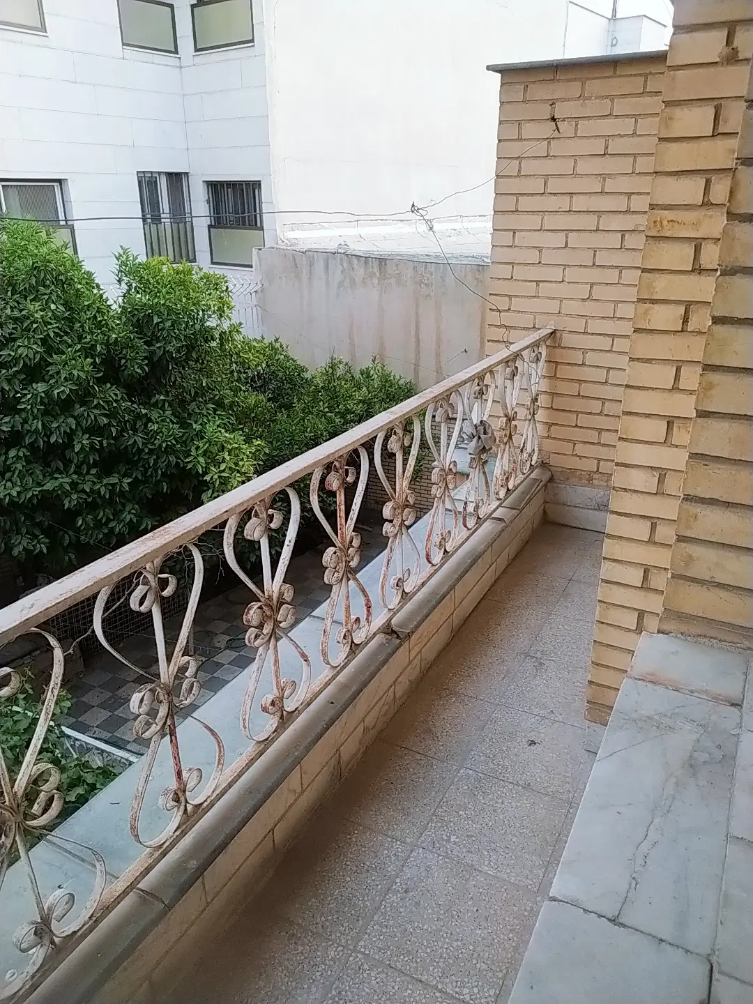 واحد ۱۲۵ متری تخلیه آماده سکونت