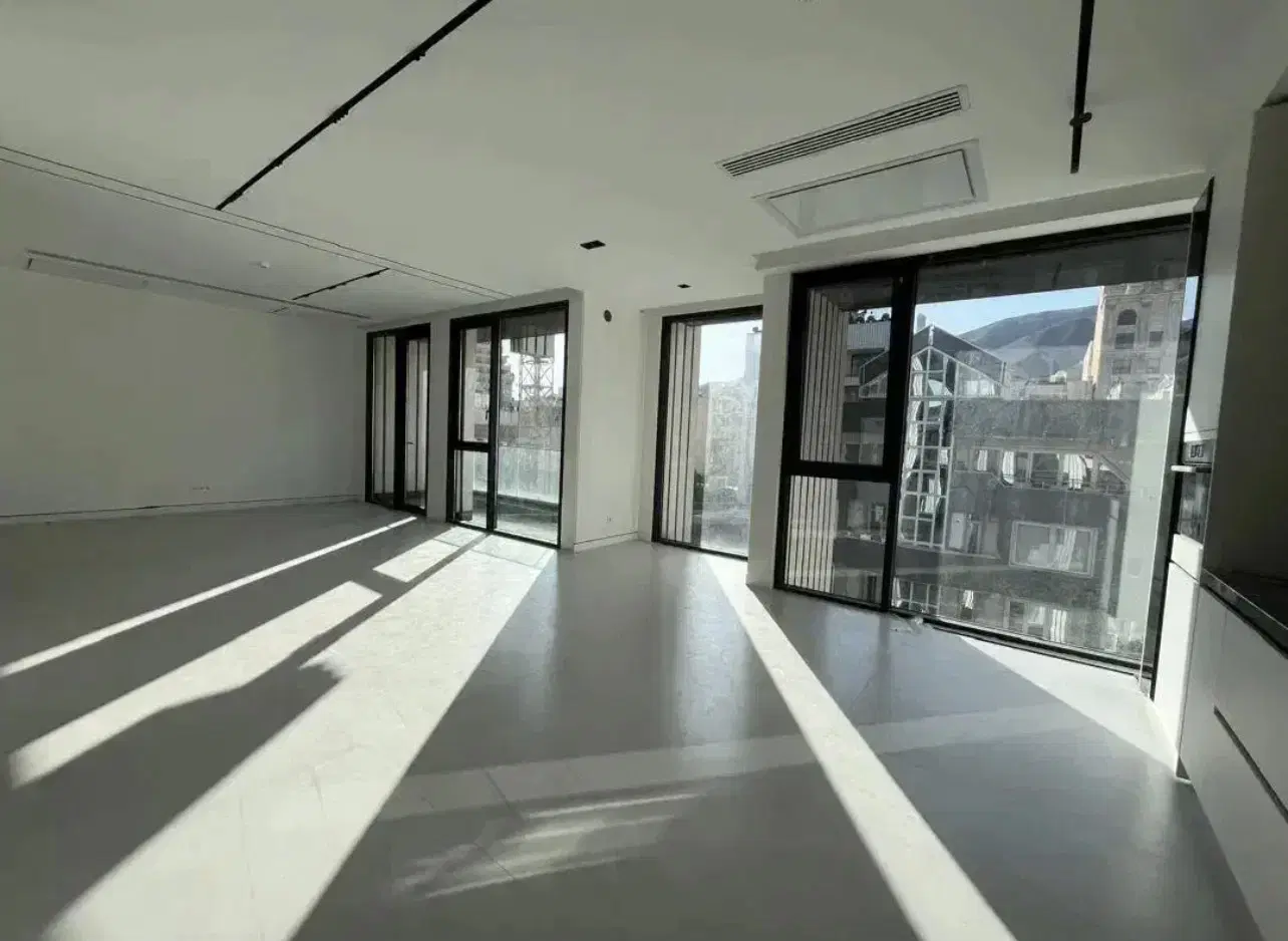 ۱۰۰متر ۲خواب _نوساز _خطی‌ پرده خور قدی _تاپ لوکیشن