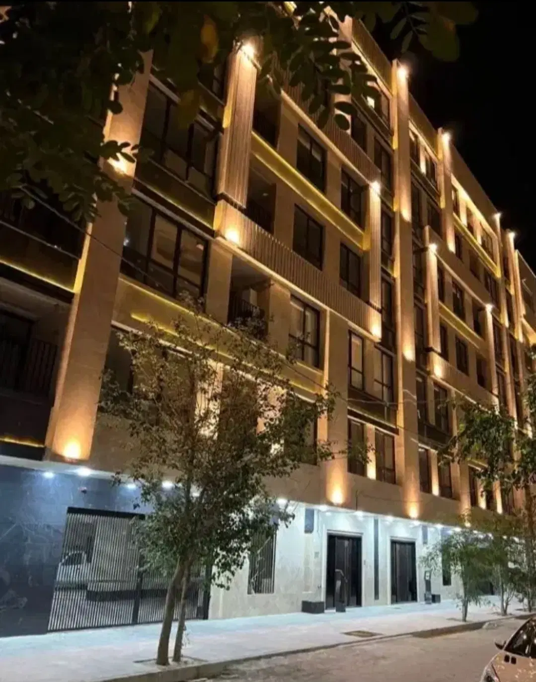 ۸۰ متری نوساز رو به نما