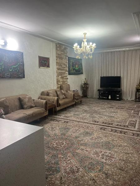61متری_با پارکینگ_سالن پرده خور_غرق در نور