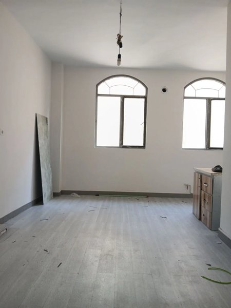 ۶۰ متر _پارکینگ دار_ انباری دار_ تخلیه_شهرک ولیعصر