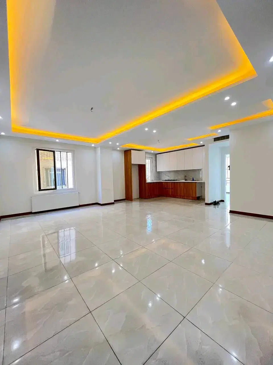 ۷۰ متر +سندتک برگ+پارکینگ دوبرنورگیر  تاپ لوکیشن