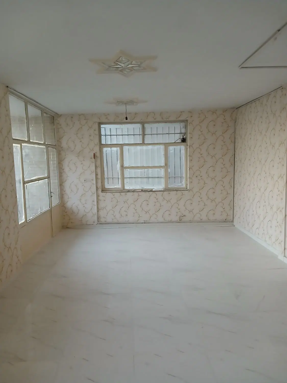اجاره مسکونی طبقه ۲ دربست ۱۳۰ متر پرنور