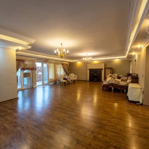 ۲۶۰متر+۸۰متر حیاط اختصاصی پارک ساعی