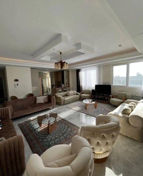 ۷۲ متر _ سالن پرده خور _ ۱۰ ساله _ جنت آباد