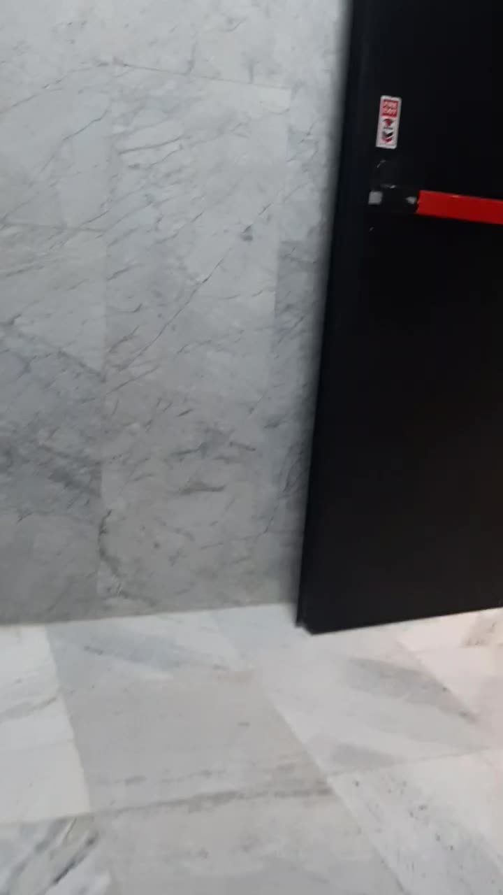 واحد ۱۲۵ متری  با  ۱۵ متر  بر  رو  به  آفتاب و نما