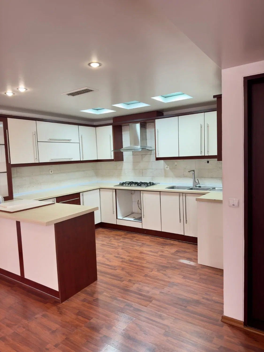 فروش ۱۰۰ متری _ فاز ۲ گوهردشت _ تاپ لوکیشن