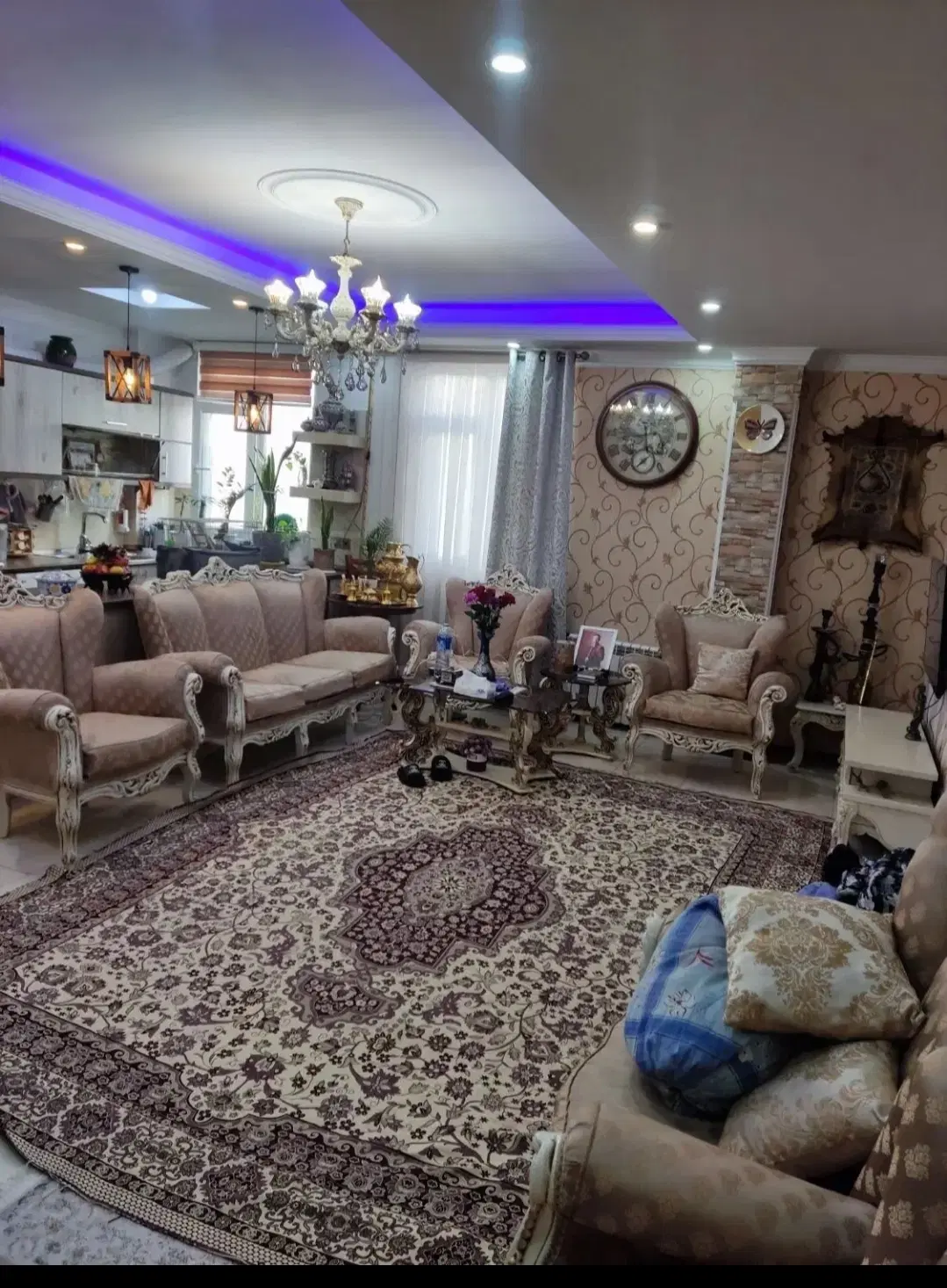 قدرت پاکی۵۶ متربازسازی شده سالن پرده خور خوش نقشه