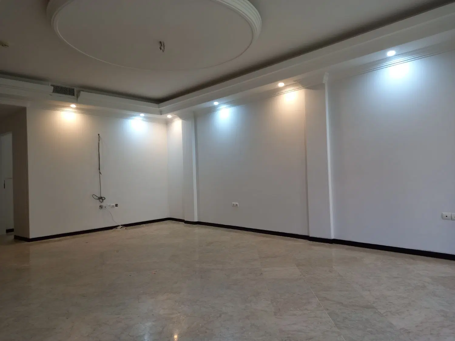 ۱۱۳متر تکواحد نور فراوان بلوار کشاورز کارگر شمالی