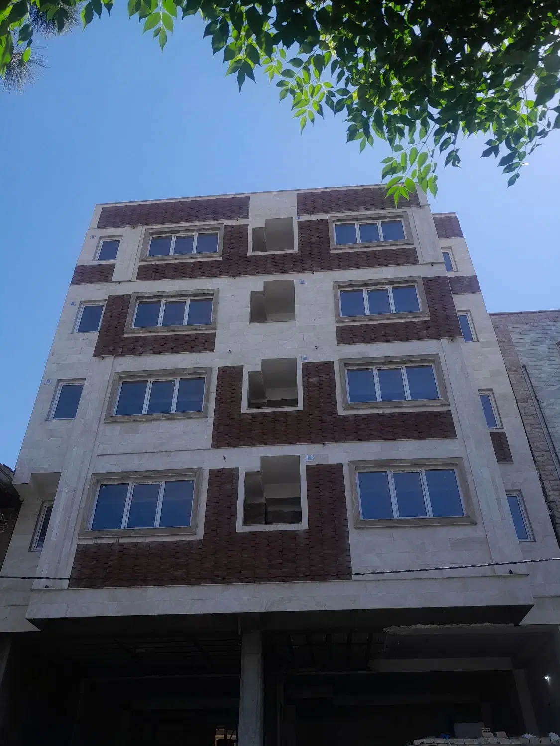 125متر دو خواب ۸واحدی