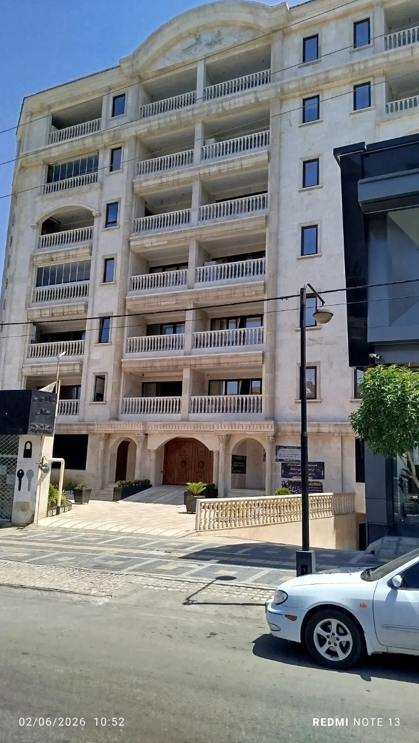 شکار یک واحد آپارتمان ویودار بر جاده نهارخوران