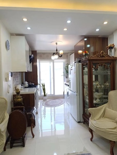 ۷۱متری سالن مربع_ خیابان بهنام_مناسب سرمایگذاری