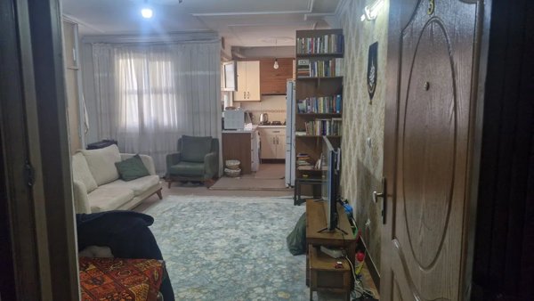 واحد تک واحدی در خیابان آبشار