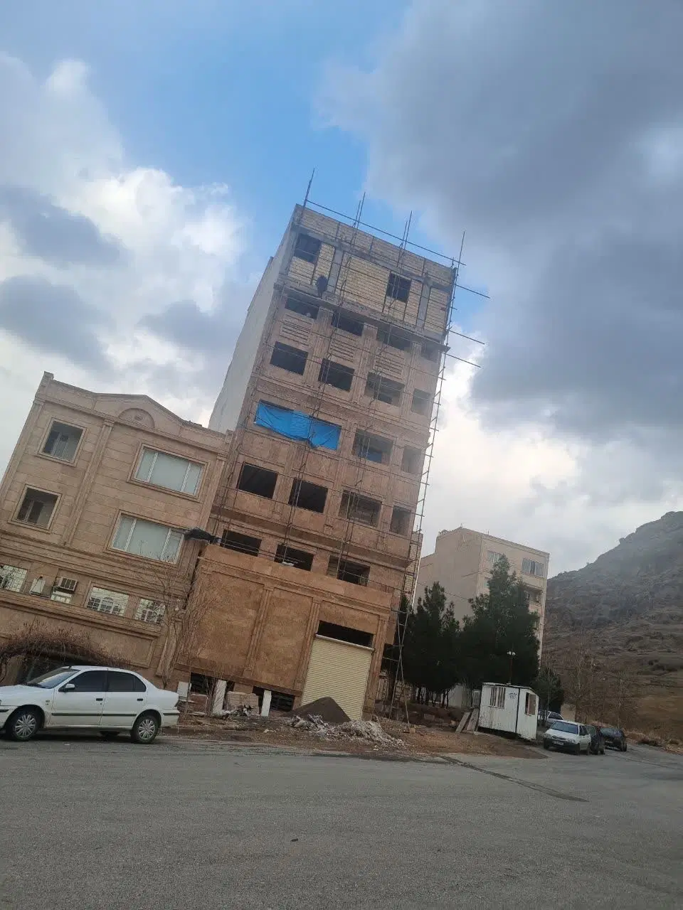 آپارتمان دو نبش، ۱۰۷ متری، خیابان نظرزاده