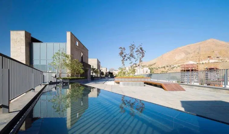 زعفرانیه۲۲۰ متر ۳ خ ۳ پارکینگ تنها واحد نوساز مدرن