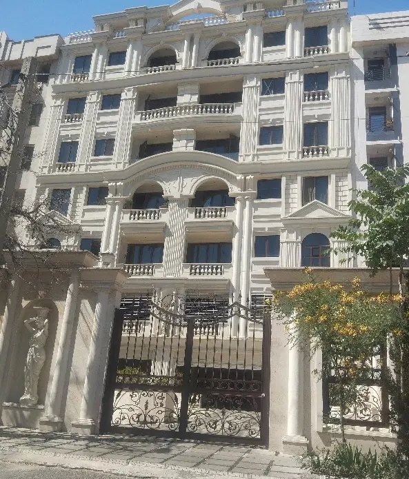 رهن و اجاره ۱۴۱ متر غرق نور ویو ابدی کل شهر