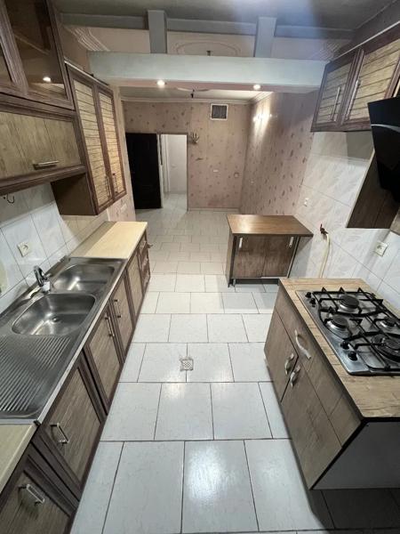 حدود ۴۰ متر _پارکینگ دار _ تخلیه