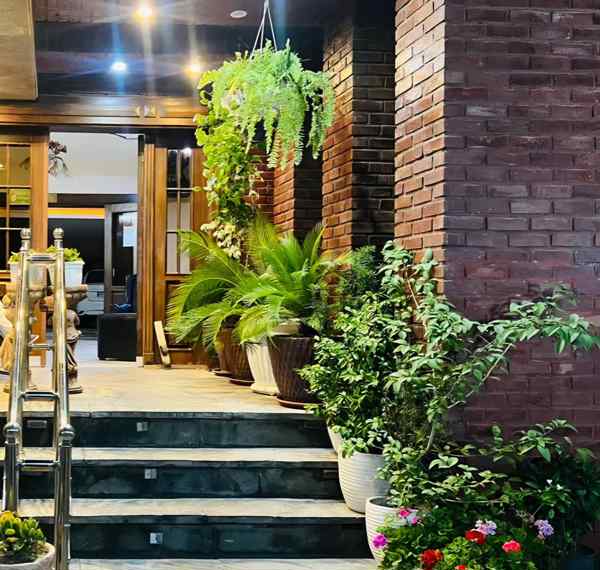 واحد مسکونی  با پنجره قدی و ویو مشجر، دارآباد