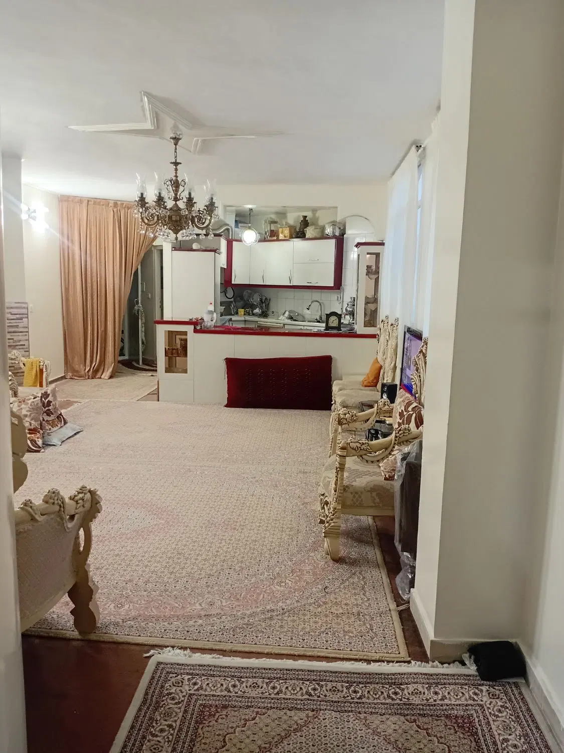 ۸۰ متر دوخوابه فول امکانات پارکینگ انباری آسانسور