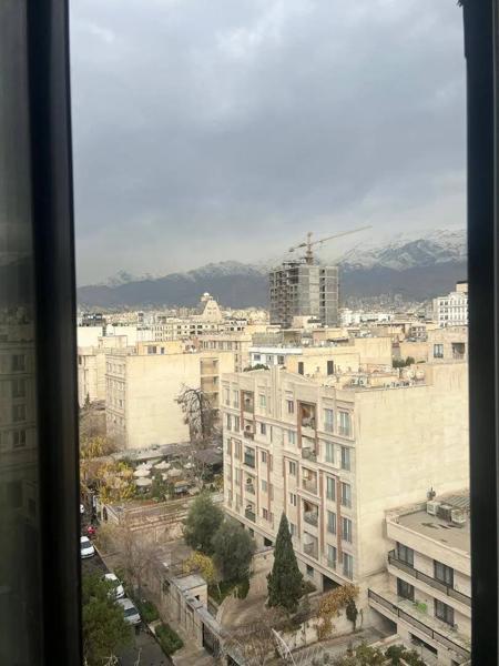 طبقه آخر_ ۱۲۰متر _رو به افتاب_لابی مبله_لوکیشن دار