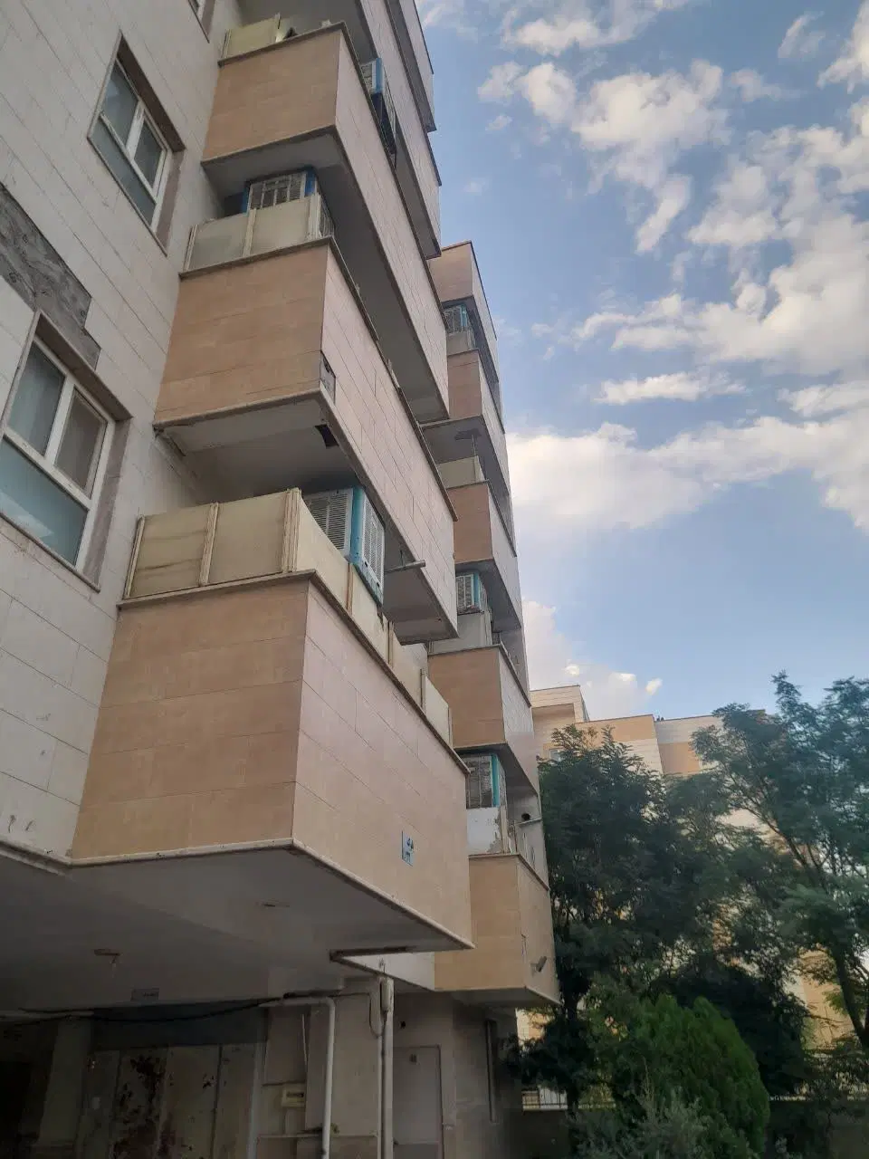 سنددارخیابان استقلال