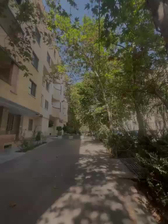 ۲۰۰ متر ، تراس قابل چیدمان ، نیاز به بازسازی
