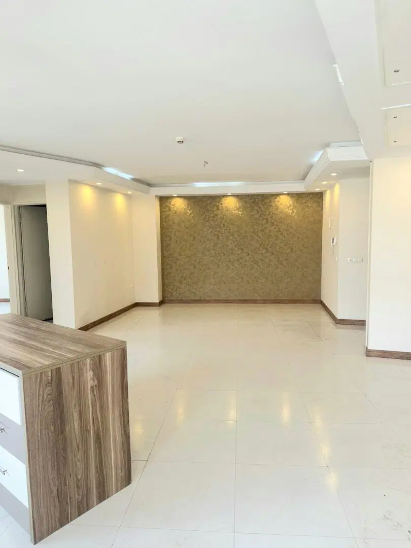 ۱۰۰ متر _۲خواب _خوش نقشه  _طبقات بالا_دریاچه