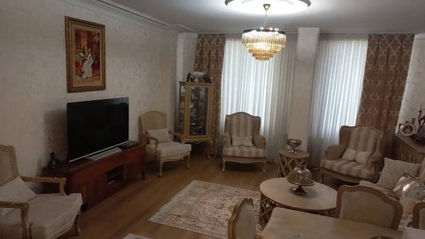 آپارتمان ۶۷ متری غرق نور خیابان ولیعصر_جامی