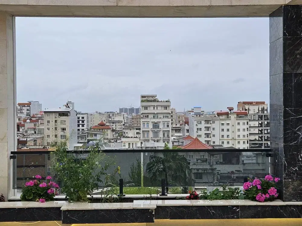 واحد ۳۰۵ متری شیک و نوساز پنت هاوس خ دانش