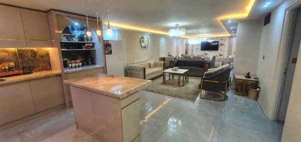 آپارتمان حیاط اختصاصی فول بازسازی